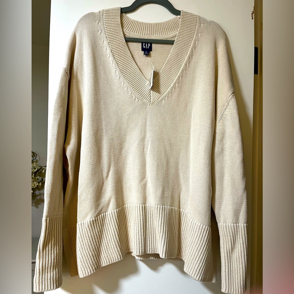 Gap V Neck Light Chunky Sweater NWT